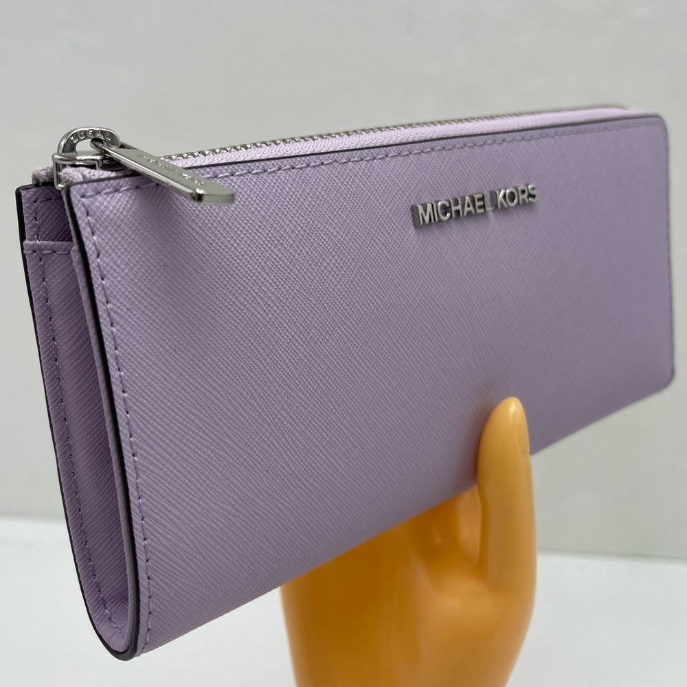 MICHAEL KORS Jet Set Travel Lg Saffiano Leather Quarter-Zip Wallet
Lt Quartz
NWT